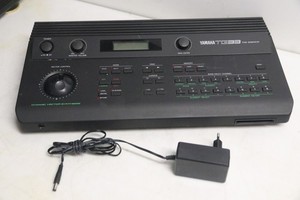 Occasion, fonctionne : YAMAHA TG33 / Générateur de sons - Synthétiseur Vectoriel