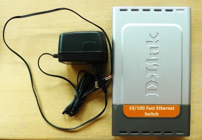 D-Link 10/100 Fast Ethernet Switch DES-1008D 8-port  funktioniert einwandfrei