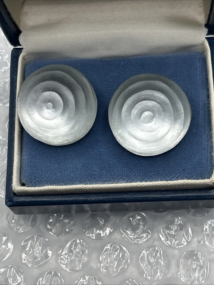 Pendientes Alexis Bittar tallados a mano Lucita azul ahumado cúpula clip firmados 1" Foto 4 de 4