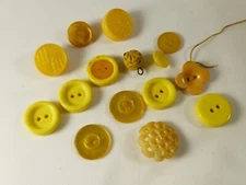 VTG  Mixed size lot of Yellow color Fun 15 pc Plastic Sewing Buttons for crafts 