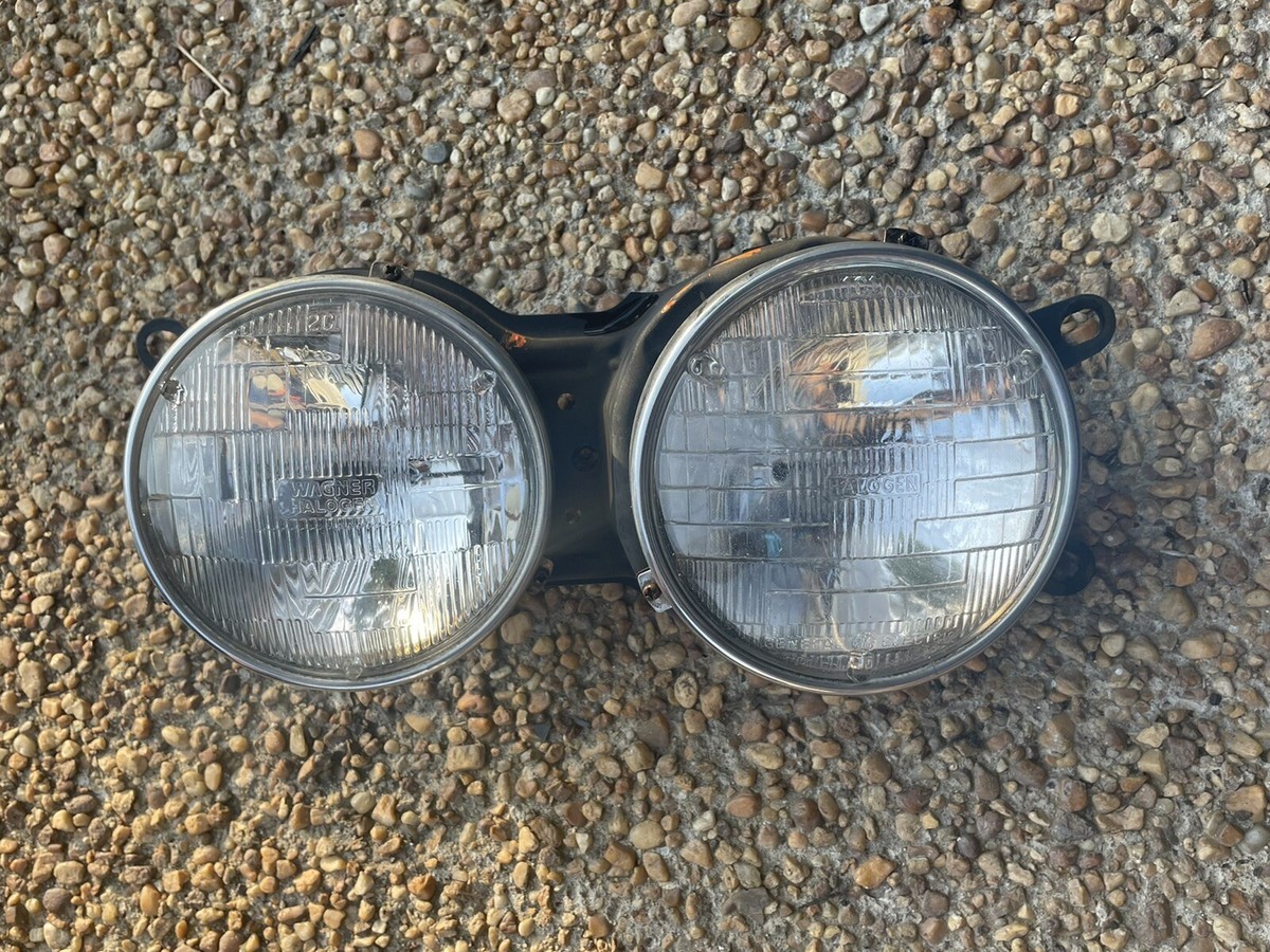 E28BMW 希少 デカチビヘッドライト 518i 520i 528i 535i BMW E28 Right Side Headlight ( Passenger ) OEM 82-88 Models