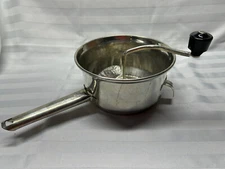 VTG FOLEY FOOD MILL~STAINLESS STEEL~2 QT~FRUIT/BERRY MASHER/STRAINER~ Model #101
