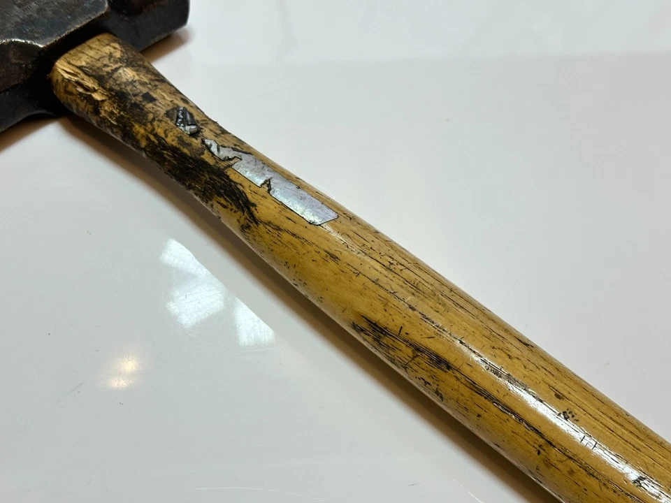 Blue Point Tools HECHO EN EE. UU. BH123D 48 oz martillo de trineo de alta resistencia con mango de madera Foto 3 de 4