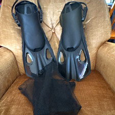 Black Adjustable Swim/Dive Fins Flippers (Pair) with Mesh Bag