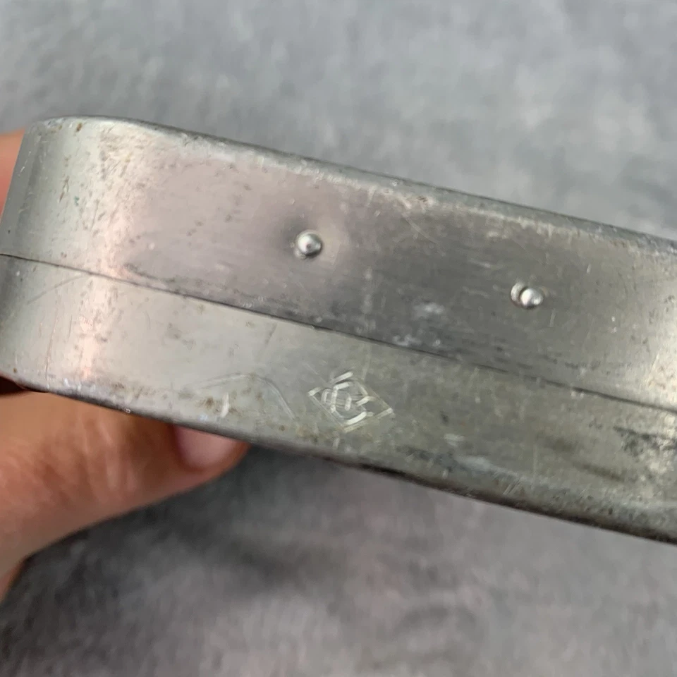 Antiga caixa de moscas Richard Wheatley 16 compartimentos para janelas cheios de moscas feitas no Reino Unido - Imagem 2 de 4