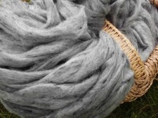 100 g carded wool in natural medium grey as ribbon from Pomeranian sheep