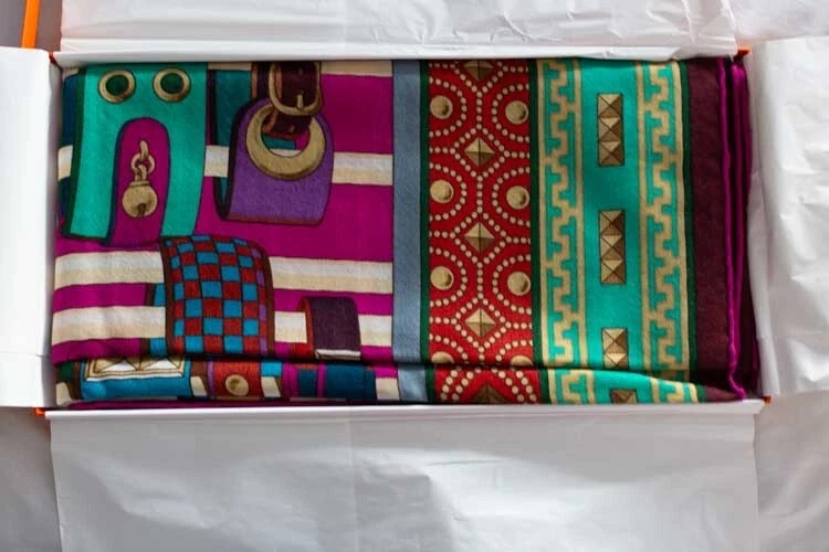 Scialle Hermès "Colliers de Chien" in cashmere e seta 140 cm nuovo imballato fucsia