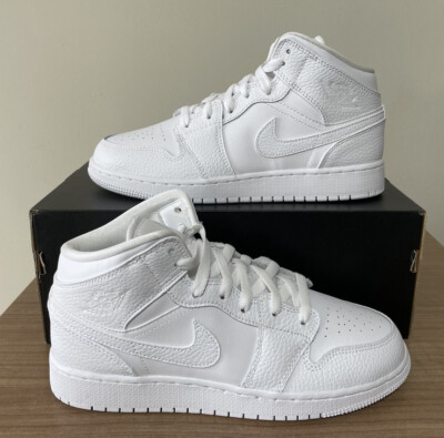 NIKE AIR JORDAN MID GS TRIPLE WHITE SIZE US6Y