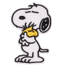 SNOOPY & WOODSTOCK HUGGING - PEANUTS - Embroidered Iron-On/Sew-On Patch