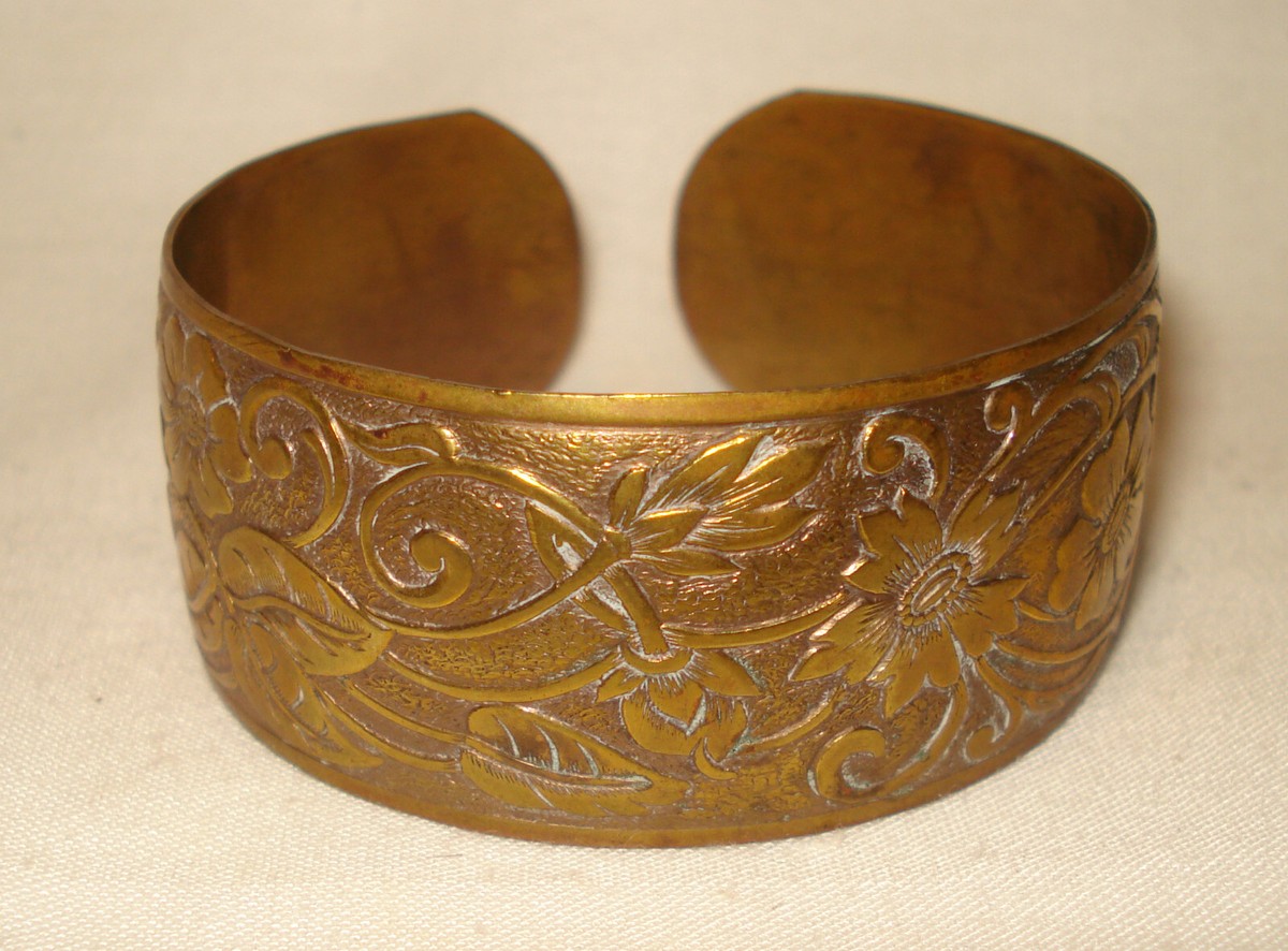 Vntg Gold Tone Brass Stamped Flower Leaf Art Nouveau Bangle