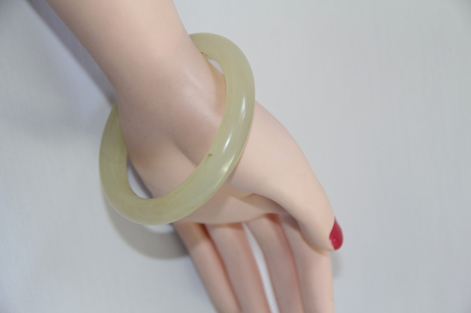 Solid Jade Round Bangle Bracelet. Gorgeous Beauti… - image 3