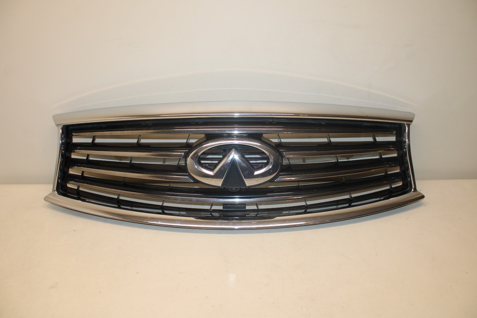 12-14 INFINITI FX35 FX37 FX50 QX70 FRONT UPPER GRILLE GRILL W/CAMERA