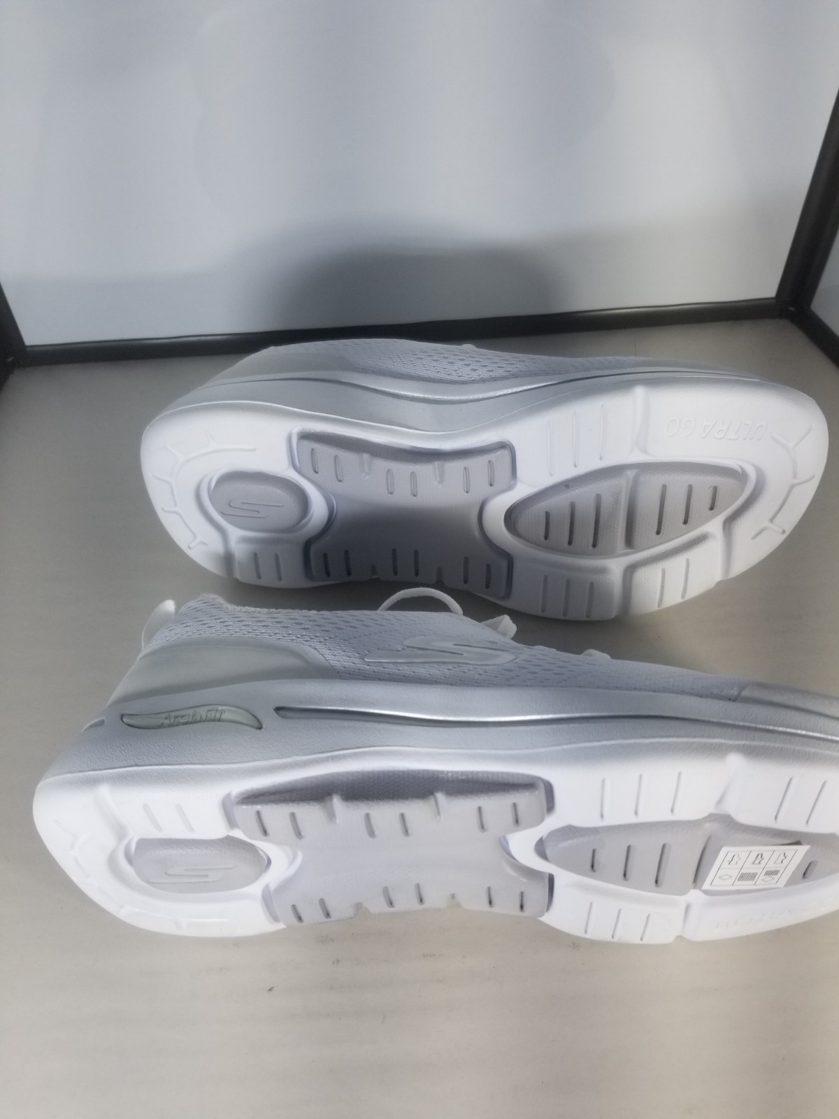 Skechers Women's Go Walk Arch Fit-Motion Breeze Sneaker Size 9 NWOB