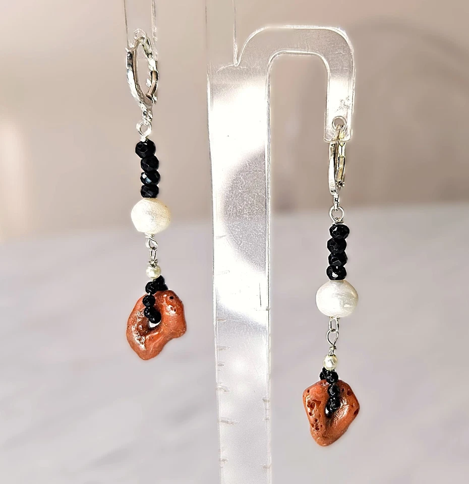 Orecchini: argento 925, perle, spinello nero, corallo - Immagine 2 di 4