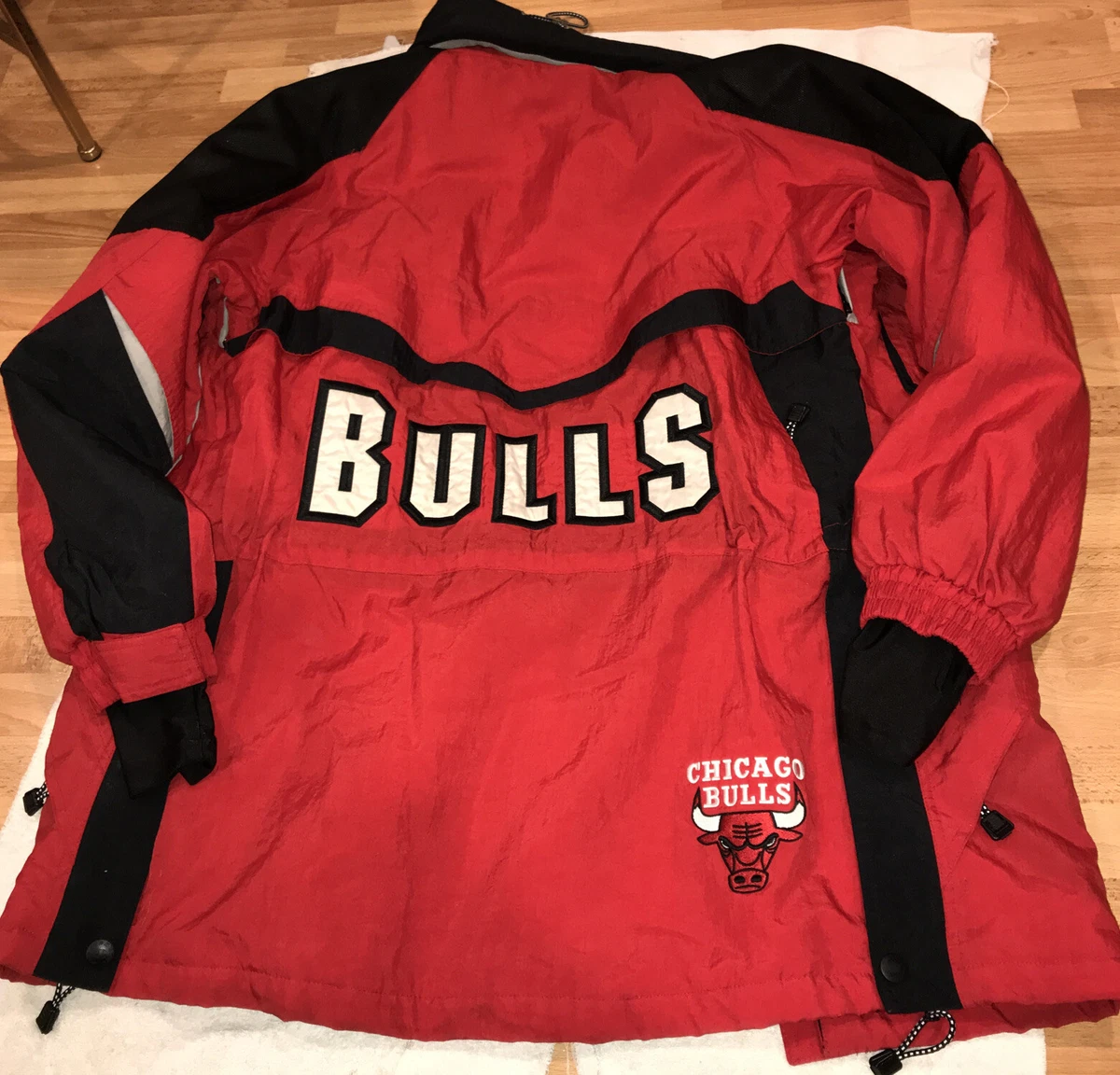 VTG CHICAGO BULLS CHAMPION JACKET COAT WITH HIDDEN HOOD M