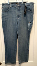 NEW Lee Women's Plus Instantly Slims Relaxed Fit Straight Leg Jean, Size: 18W