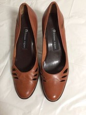 Etienne Aigner Ville Leather Saddle Brown Petal Cutouts Pump Sz6.5