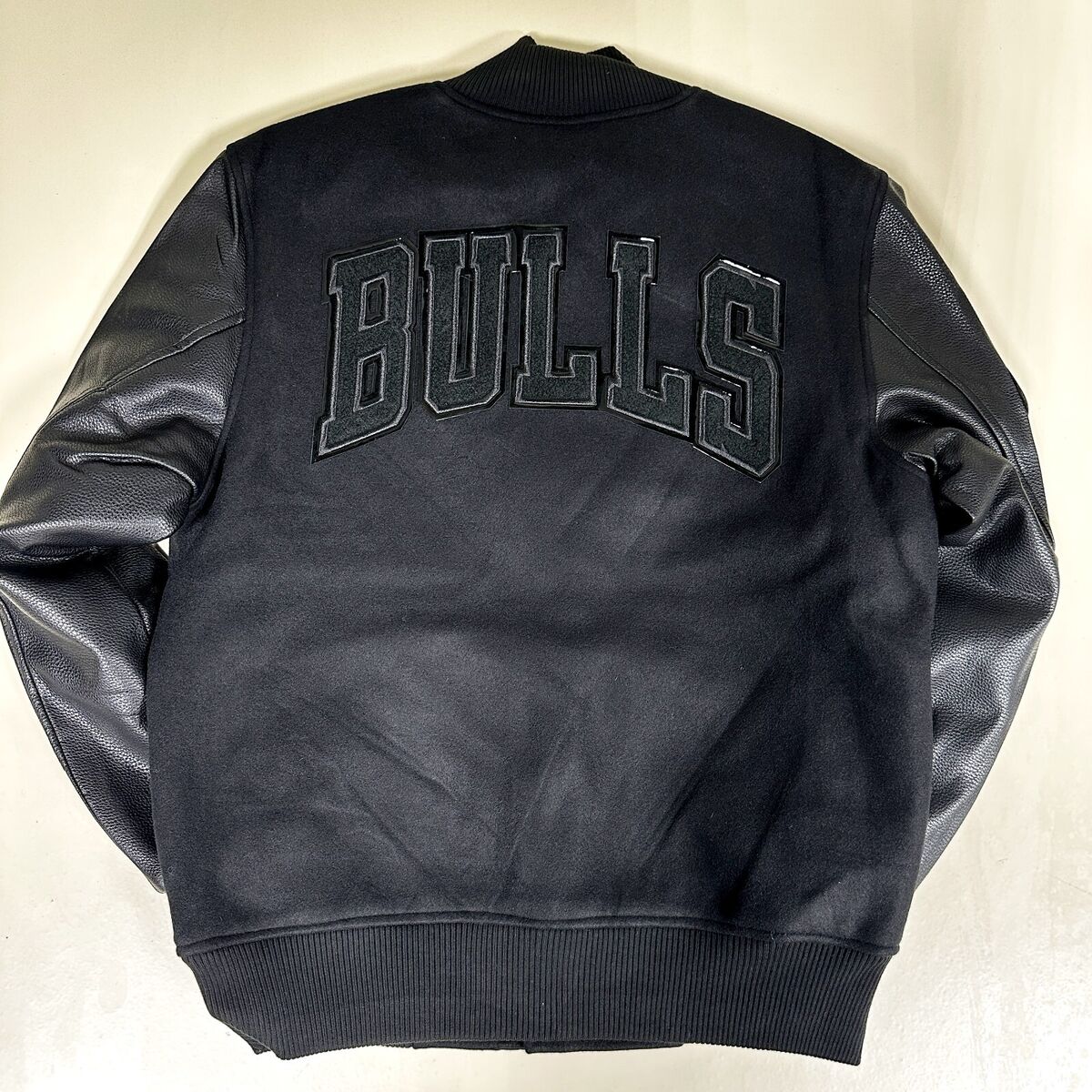 NEW* Men Pro Standard NBA Chicago Bulls Varsity Jacket NEW* Men Pro Standard NBA Chicago Bulls Varsity Jacket