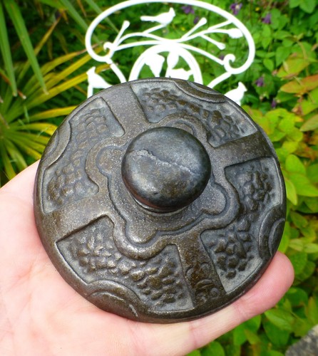 Vintage Cast Iron Paperweight Crown SO Mark - Picture 5 of 5