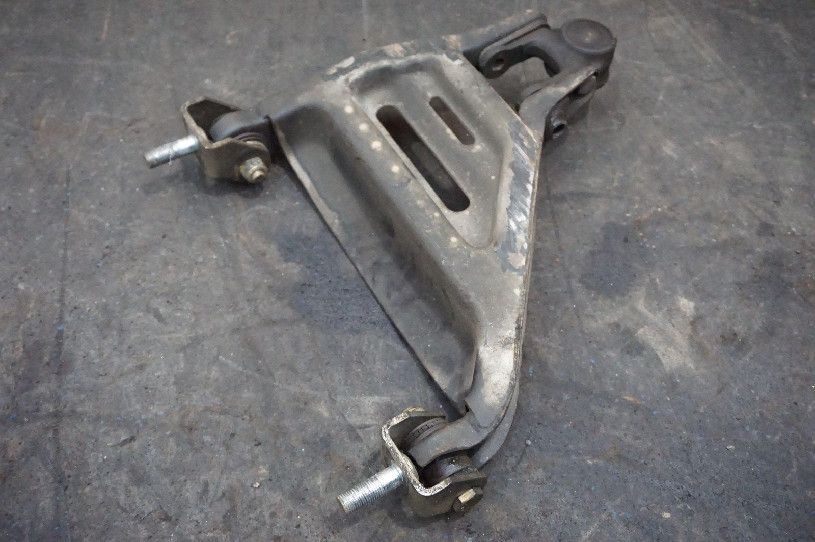 Front Right Side Lower Suspension Control Lever Arm 104401 Ferrari 308 GTSi 1980