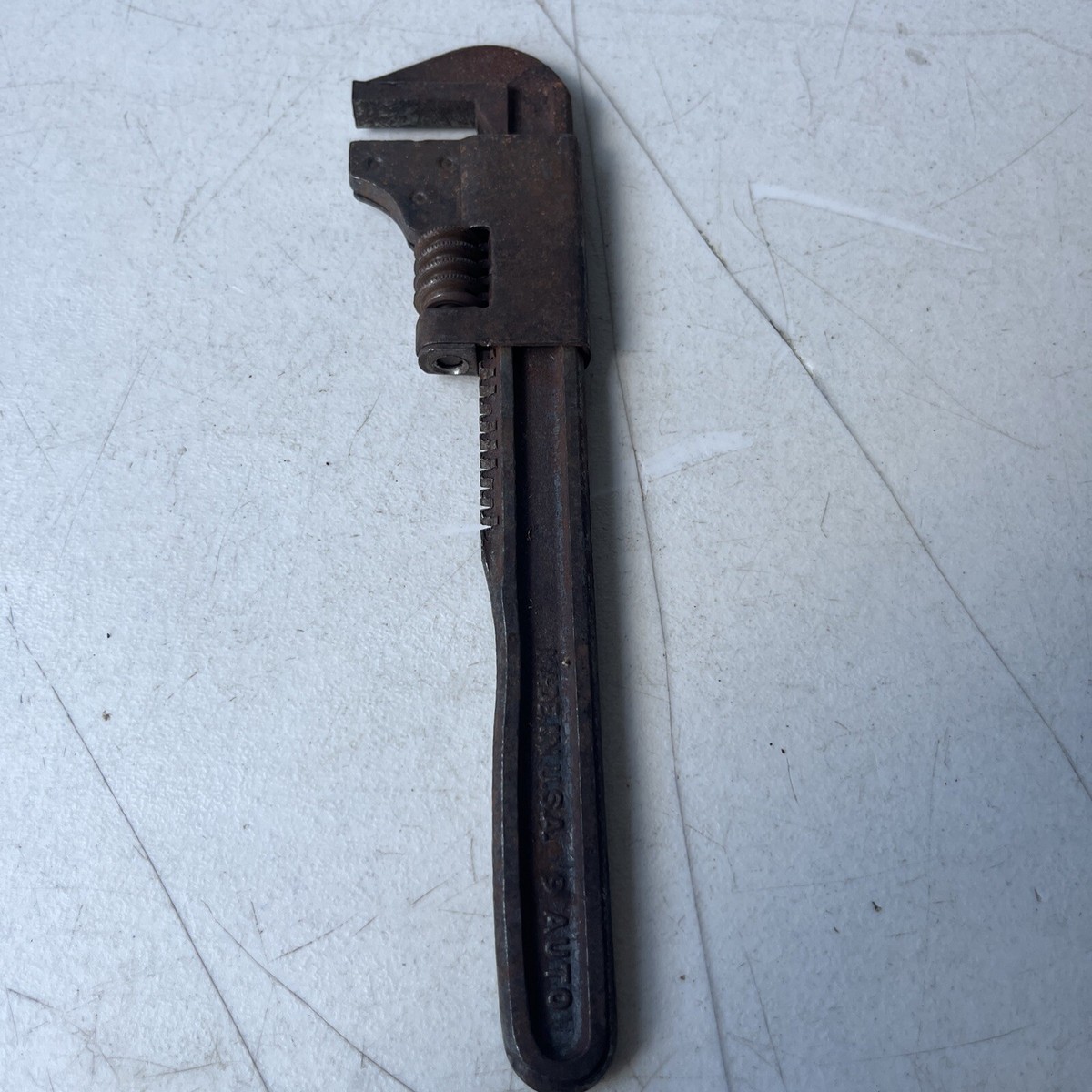 Clé à Tuyau (pipe Wrench) Vintage Réglable 9 Pouces - Mâchoire 4 Pouces - Acier Lourd - Occasion Fonctionnelle