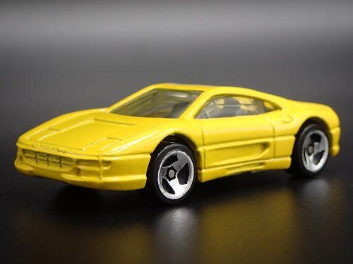 1994-1999 Ferrari 355 Amarillo 1:64 Escala Coleccionable Diorama Modelo Fundido - Imagen 7 de 7