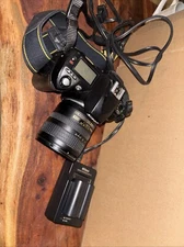 Nikon D D70 6.1MP Digital SLR Camera - Black (Kit w/ AF-S DX 18-70mm Lens)