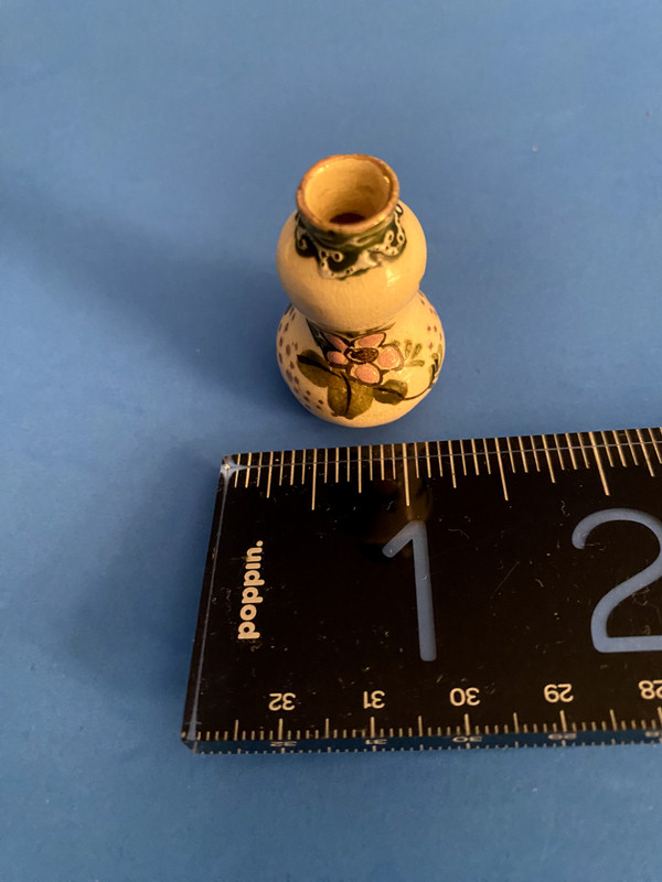 JAPANESE 19thc Satsuma MINIATURE doll/dollhouse VASE hand painted decoration