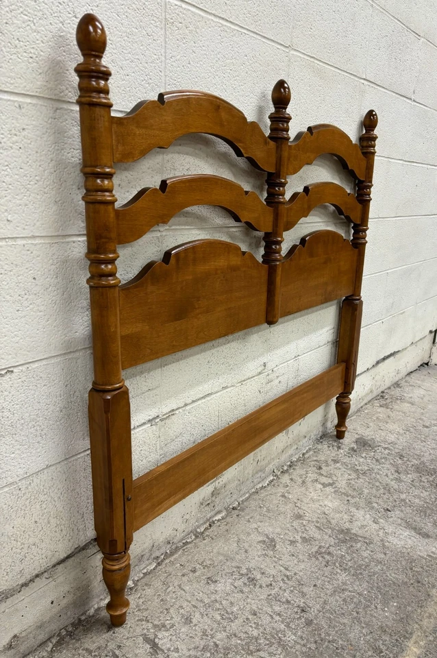 Cabecero estilo colonial tamaño doble arce nuez moscada reliquia Ethan Allen vintage Foto 3 de 4