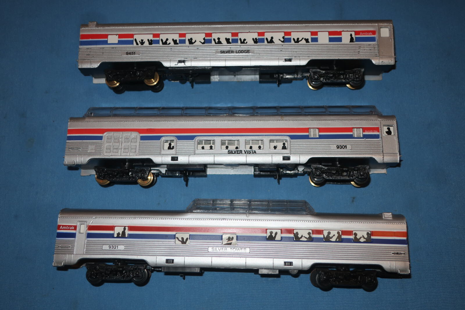 Life Like HO Amtrak Passenger Cars 9301 Vista Dome, 9321 Silver