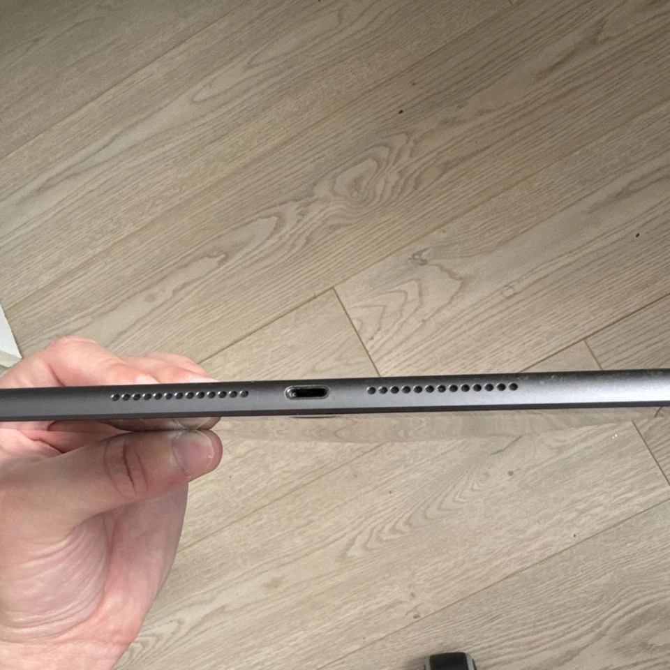 Apple iPad (8th generation) · 32GB · Wi-Fi, Foto 3 von 3