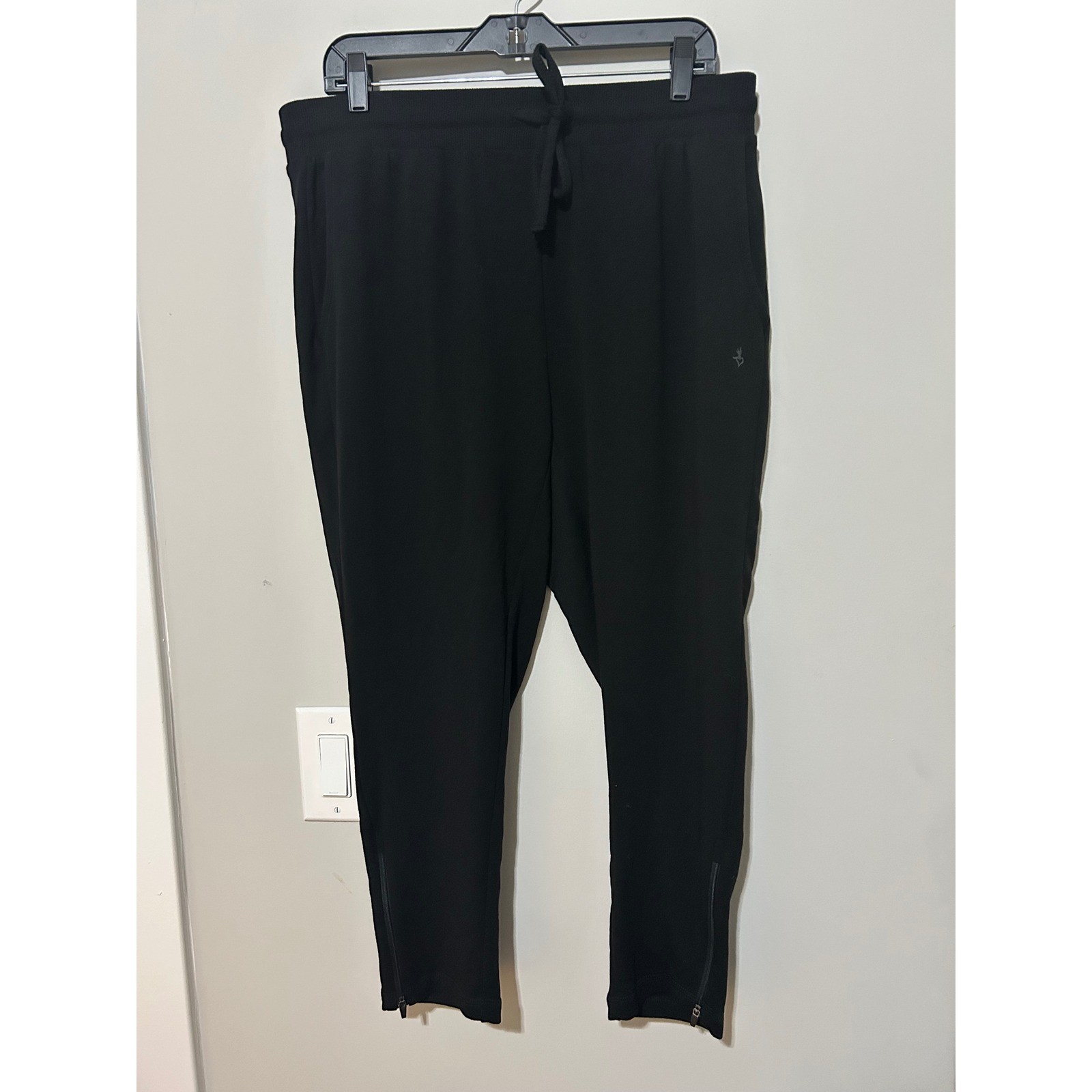Torrid Active Plus Size Black Zipper Legging Athleisure Pants Size 1 NWT