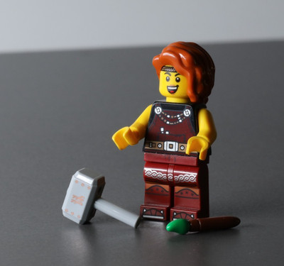 LEGO Minifigur Wikinger: Schmied / Blacksmith + Hammer (Print) aus Modell 21343