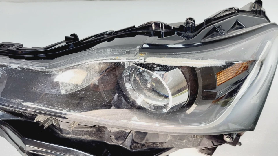 Conjunto de lámpara de faro lateral del conductor Lexus IS200T IS300 IS350 2017-21 81185-53810 Foto 3 de 4