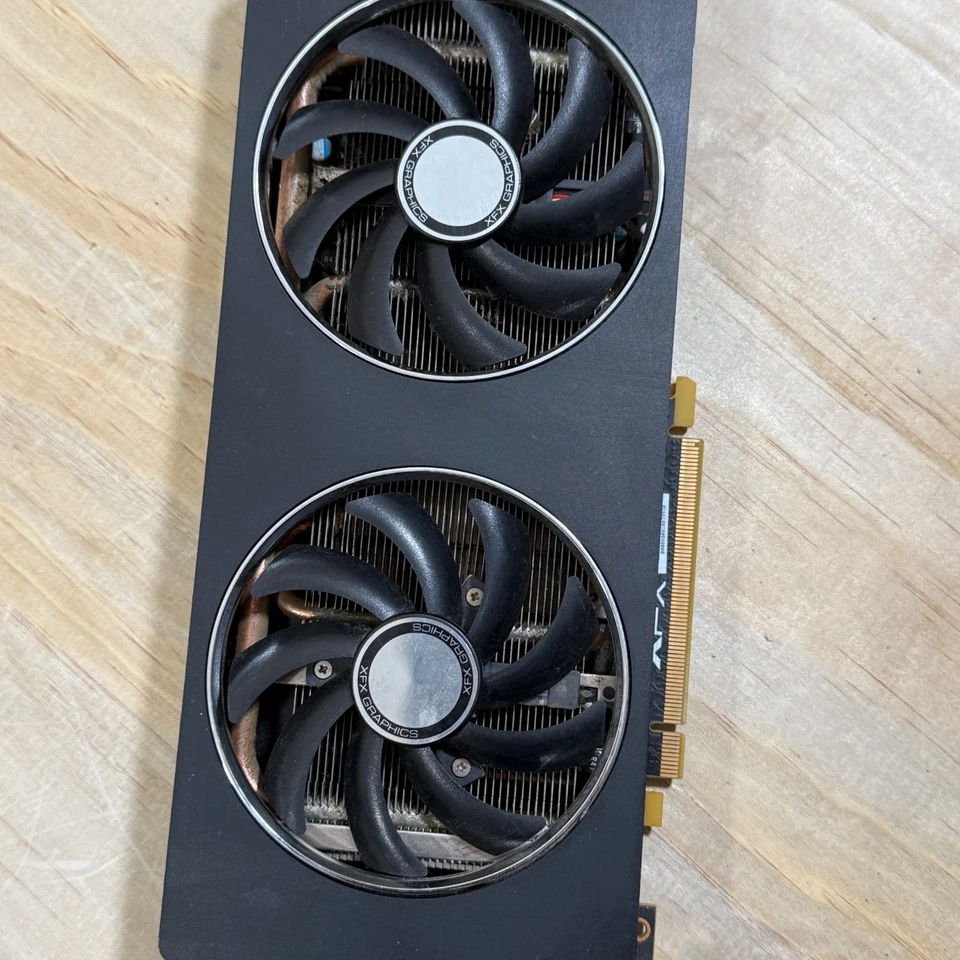 XFX AMD DD Radeon R9 270X 1050M BOOST 2GB GDDR5 Desktop Graphics Card - Image 3 of 4