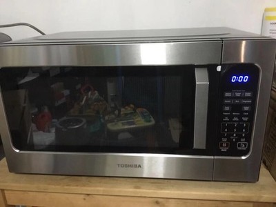 Toshiba ML-EM62P 2.2 cu ft Smart Sensor Microwave, SS