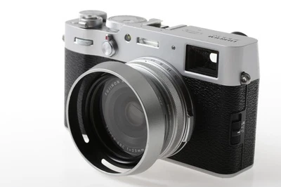 FUJIFILM X100V Kompaktkamera - Silber - ohne Ladegerät - SNr: 03M00905 - Bild 1 von 4