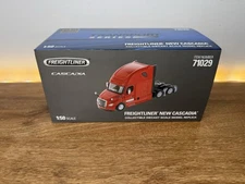 FREIGHTLINER NEW CASCADIA SLEEPER CAB TRUCK RED 1/50DIECAST MASTERS 71029. H2