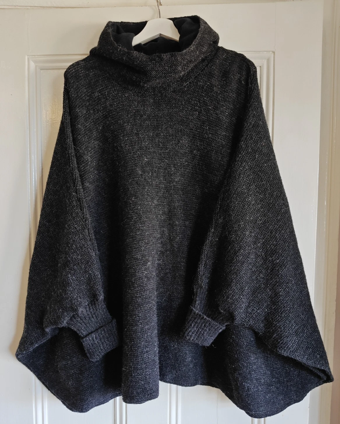 KIDKA Pure Icelandic Wool PONCHO TOP Sleeves Hooded One Size Black/Grey RRP£200
Opens in a new windo