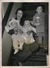 1953 Press Photo Linda Swift and Adopted Siblings Anne Samuel & David in Hoboken