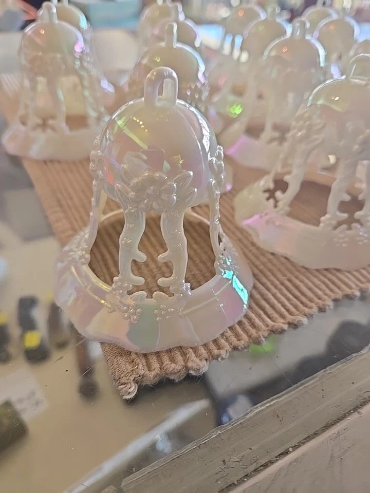 Lote de 19 campanas de boda vintage Wilton blancas iridiscentes de 3 pulgadas Foto 4 de 4