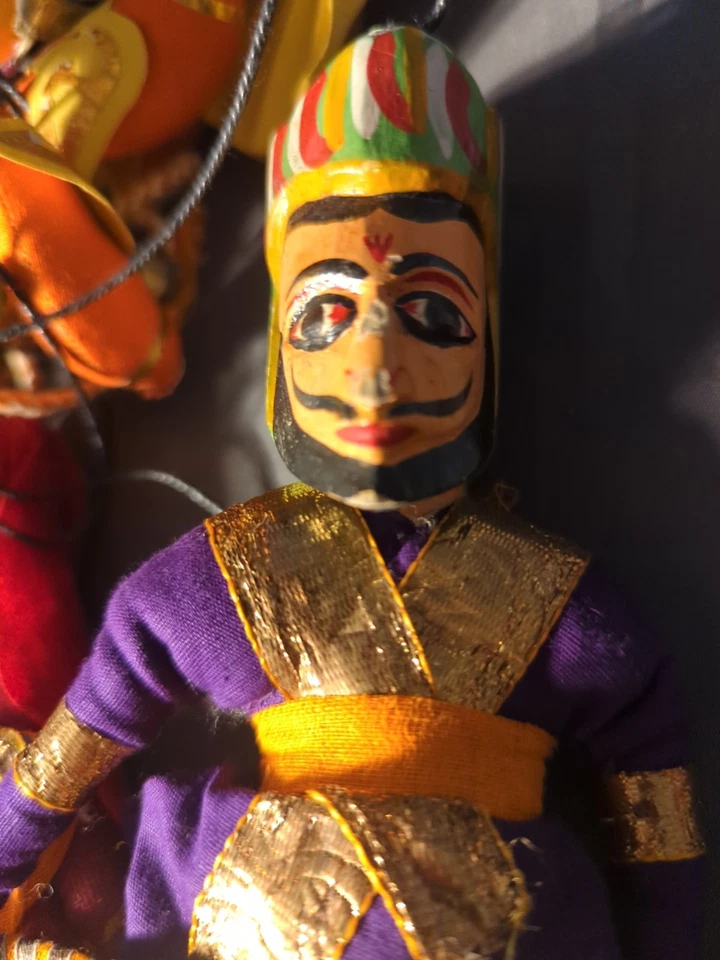 Conjunto de muñecas de madera coloridas vintage hechas a mano de Rajasthani Putli India Foto 4 de 4