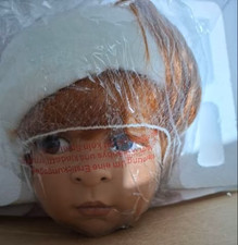 Künstlerpuppe Lizzy und ihr Bär von Pamela Erff, aus Porzellan, mit Zertifikat.