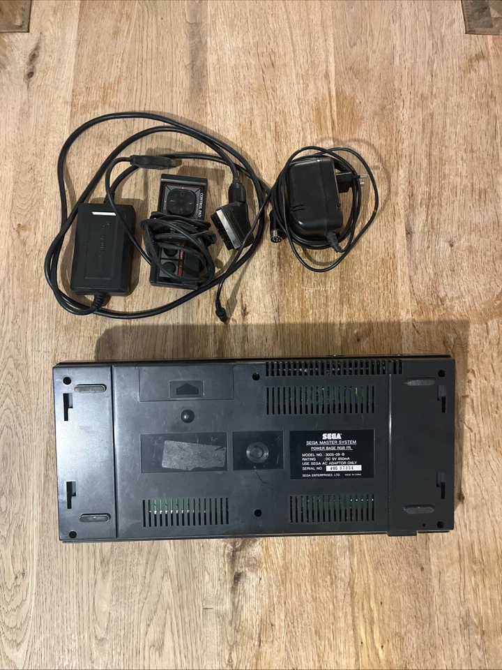 Console SEGA Master System 1  FONCTIONNE Avec 1 Manette Et Branchement - Immagine 2 di 2