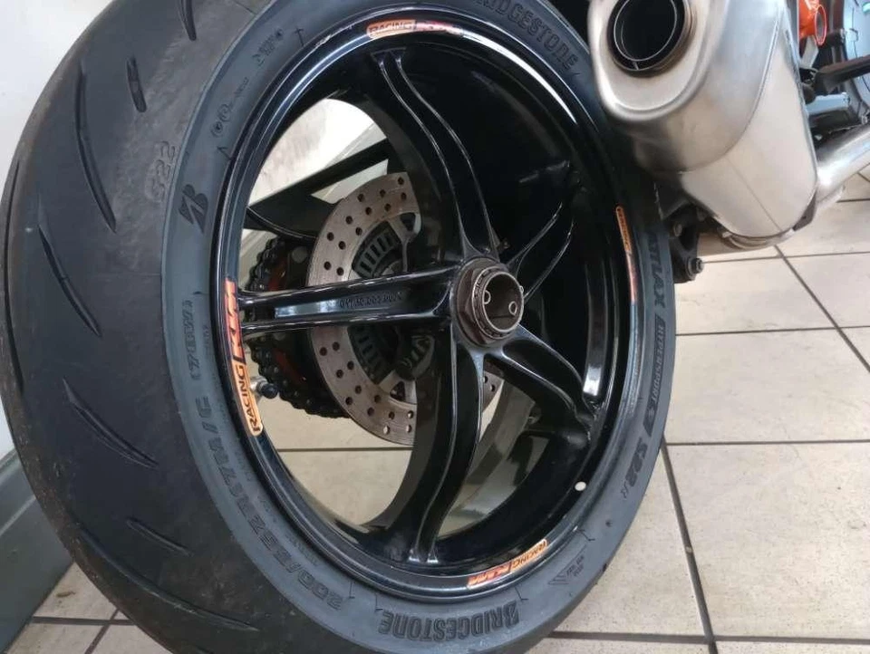 KTM 1290 SUPER DUKE 1290 SUPERDUKE R  REAR WHEEL 17X6.0 (SEE LISTING) - Image 2 of 4