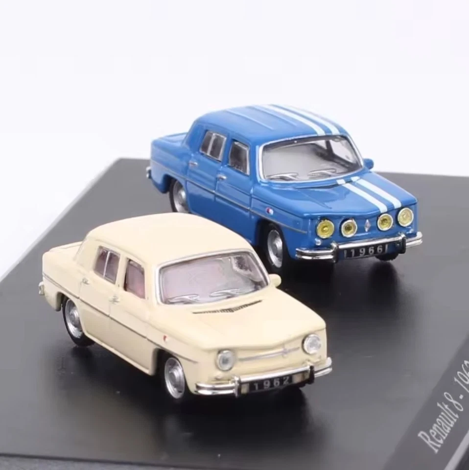  2 modellini di auto: una Renault 8 del 1962 e una Renault 8 Gordini del 1966.  - Immagine 3 di 4