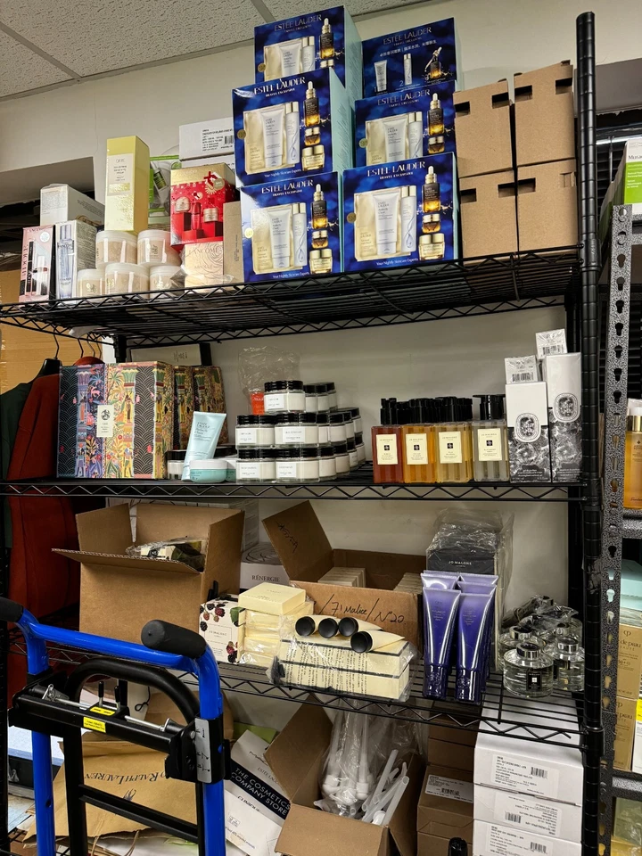 LIMPIADOR CHANEL ESSENTIAL COMFORT 5 fl. oz. Nuevo con caja Foto 2 de 4