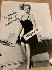 Doris Day Beautiful Leggy Singer On Top Of Her Piano Original Signature