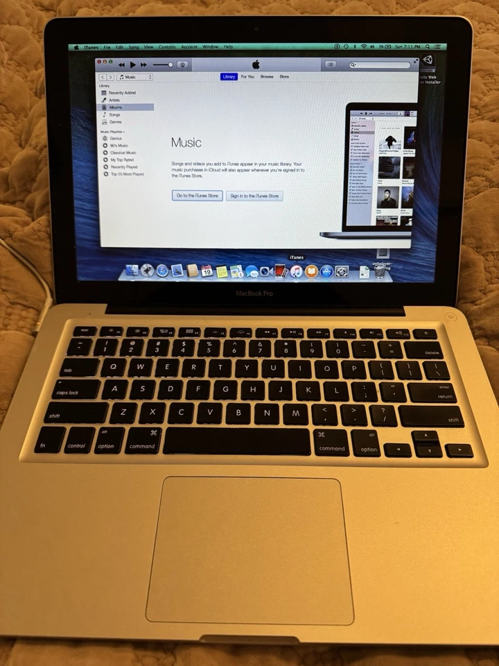 Apple MacBook Pro 13" Mid 2010 2.4ghz 4GB RAM 512GB HD tiene cable de alimentación pero sin caja Foto 2 de 4