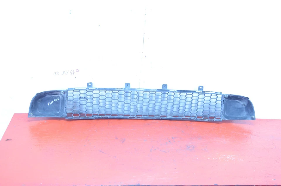 12-17 FIAT 500 PARRILLA INFERIOR DELANTERA OEM Foto 3 de 4